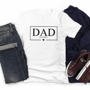 „DAD“ EST. Design im Balken | personalisiert