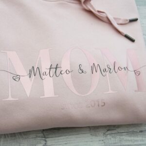 „MOM“ Design classic mit Doppel-Herz | personalisiert
