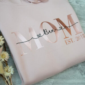 „MOM“ EST. Design mit Herzen | personalisiert